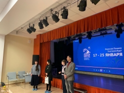 Показ игровых и документальных фильмов 